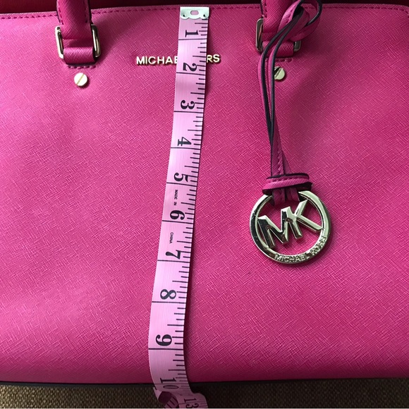 MICHAEL KORS HANDBAG WITH CROSSBODY STRAP   EUC - Picture 5 of 14